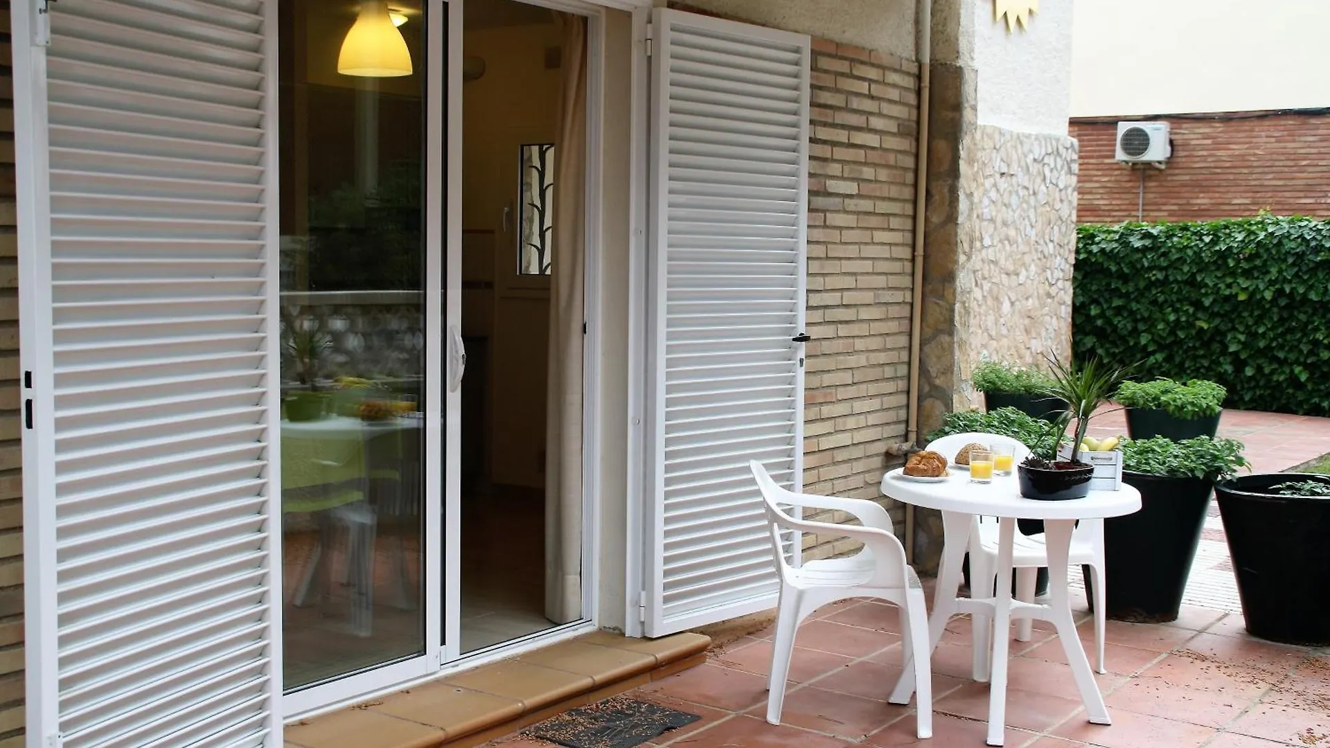 Apartaments Ocean Canada Platja d'Aro  0*,